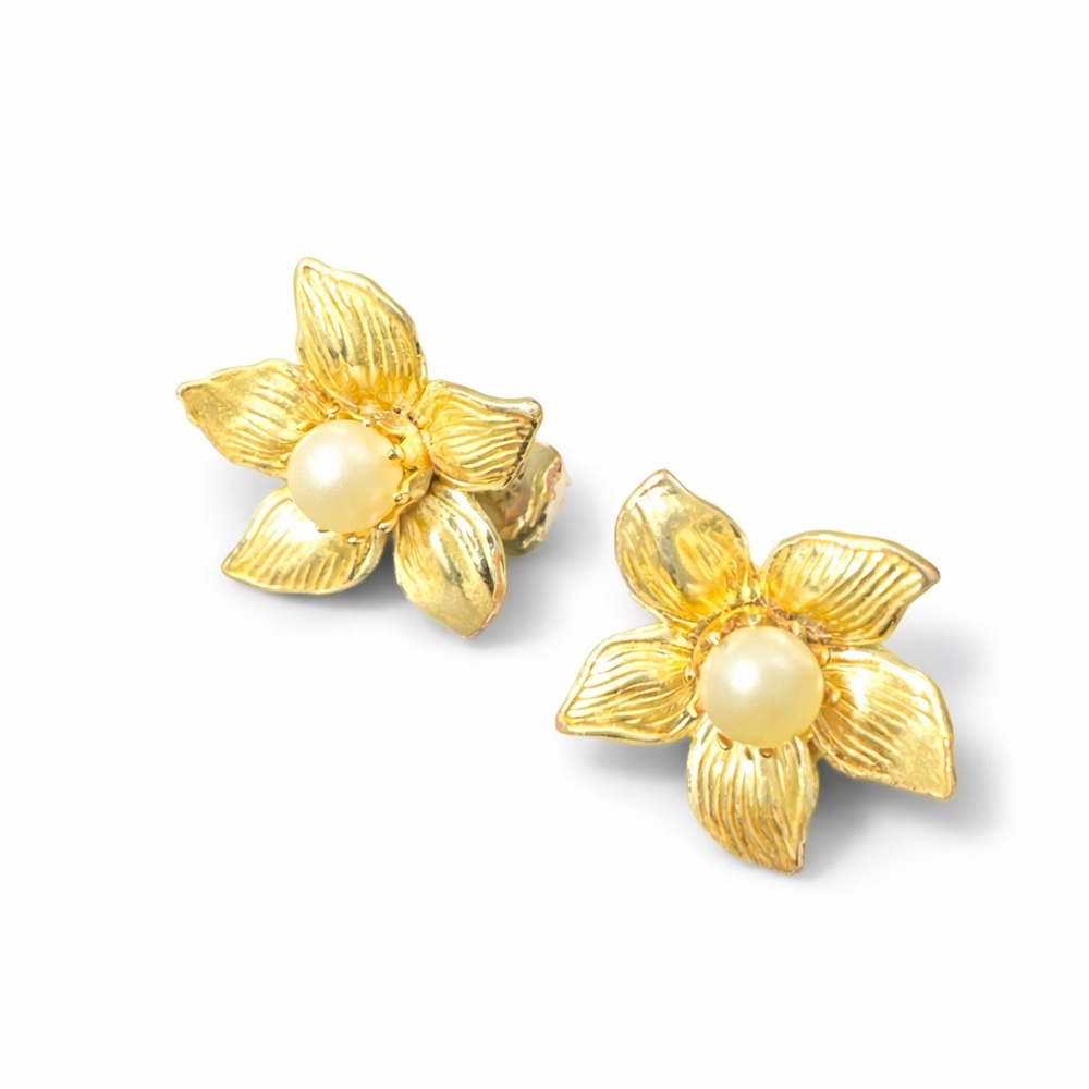 Vintage Coro Gold Tone Flower Faux Pearl Clip Earrings Floral Estate
